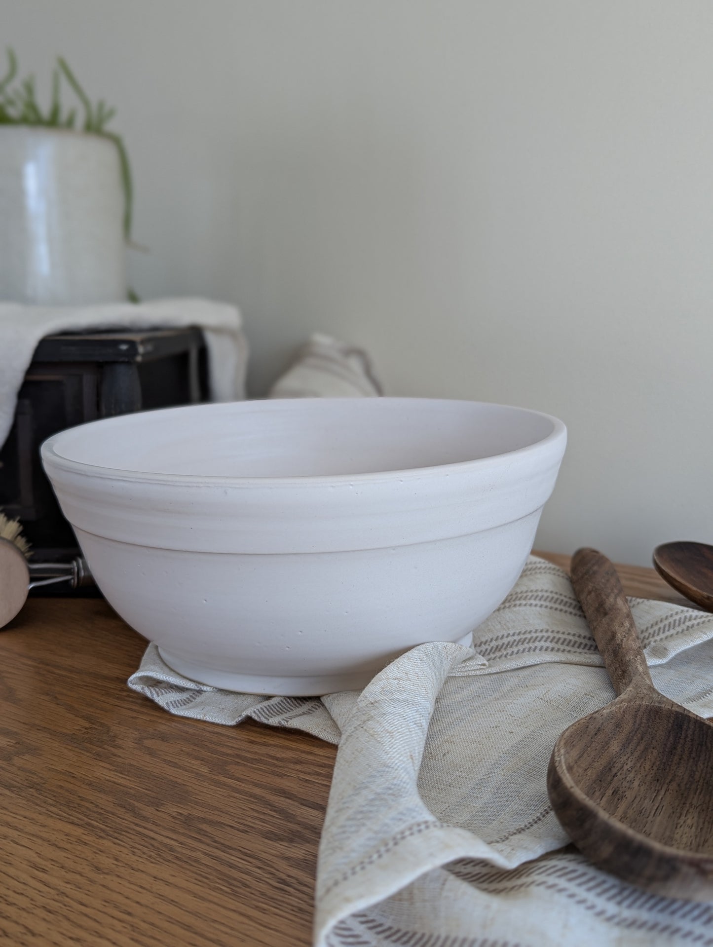 Medium Serving Bowl - Snow