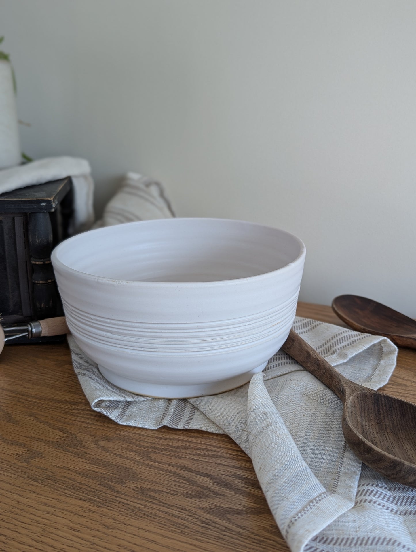 Medium Serving Bowl - Snow