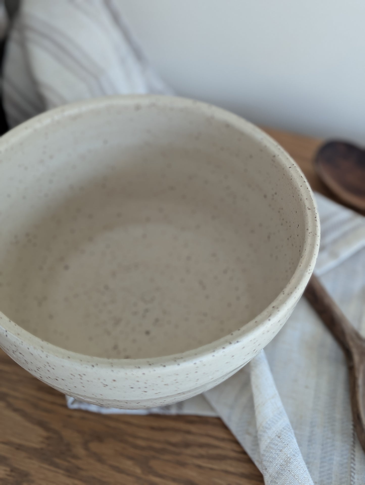 Medium Serving Bowl - Speckled Beige