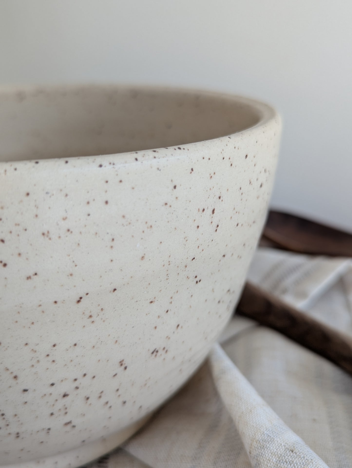 Medium Serving Bowl - Speckled Beige
