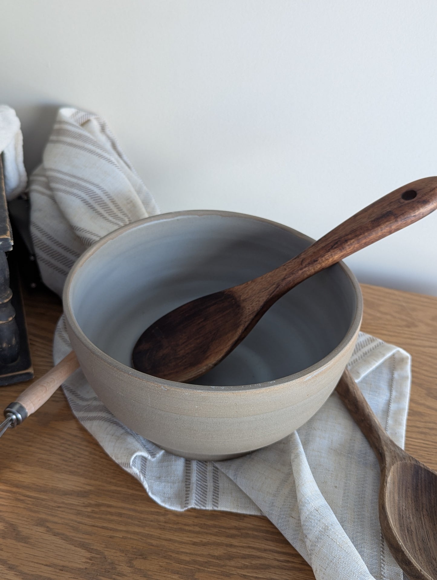 Medium Serving Bowls - Natural Grey