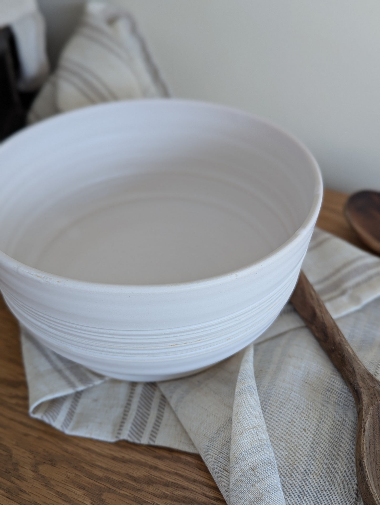 Medium Serving Bowl - Snow